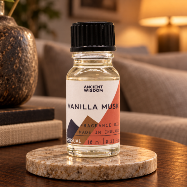 Duftöl Vanille & Moschus – 10 ml in einer warm beleuchteten Wohnszene