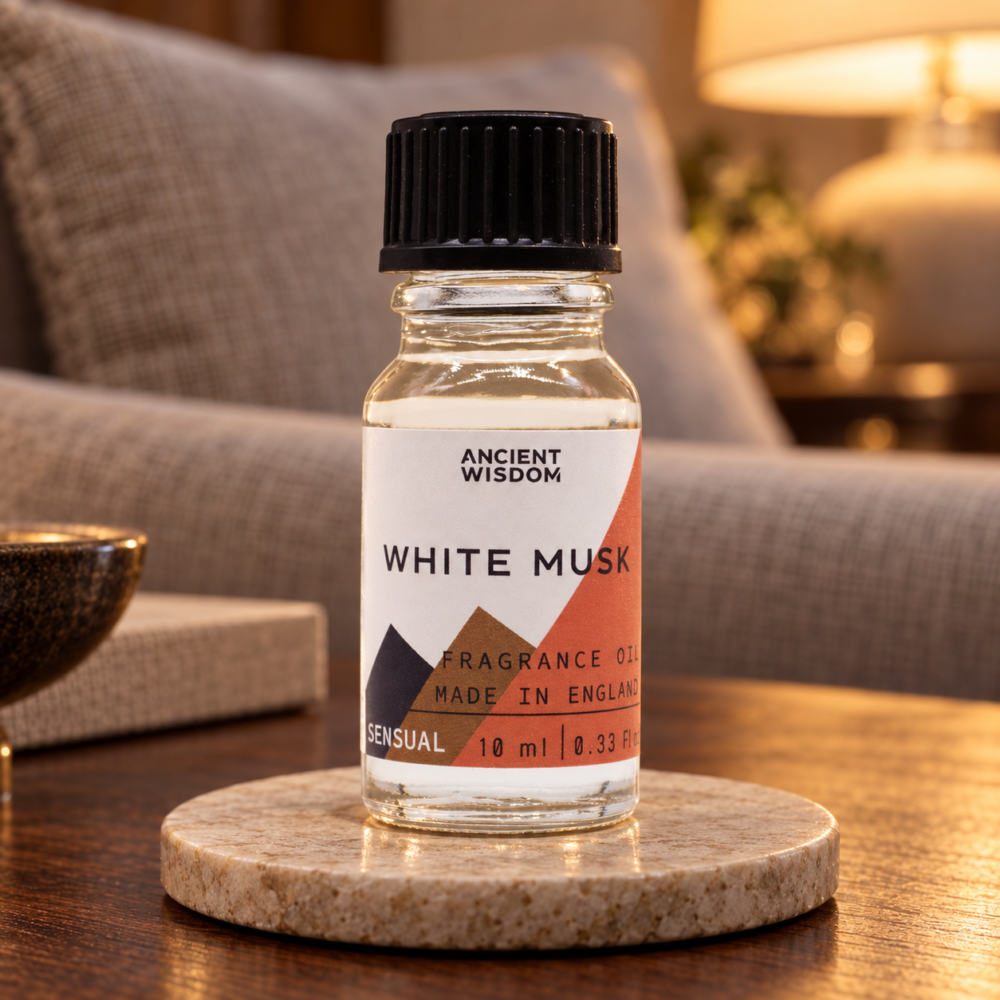 Duftöl Weißer Moschus – 10 ml in einer warm beleuchteten Wohnszene