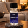 Duftöl Three Kings – 10 ml in einer warm beleuchteten Wohnszene