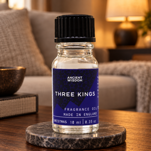 Duftöl Three Kings – 10 ml in einer warm beleuchteten Wohnszene