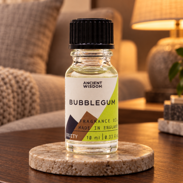 Duftöl Bubblegum – 10 ml in einer warm beleuchteten Wohnszene