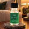 Duftöl Tannenbaum – 10 ml in einer warm beleuchteten Wohnszene