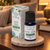 Pflanzenbasiertes Aromaöl – Aloe Vera in einer warm beleuchteten Wohnszene