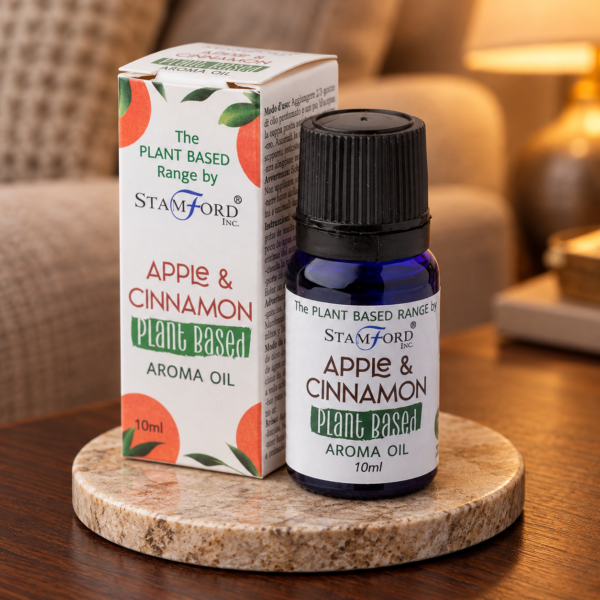 Pflanzenbasiertes Aromaöl – Apfel & Zimt in einer warm beleuchteten Wohnszene