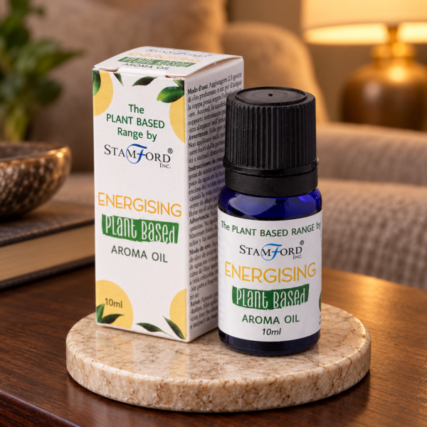Pflanzenbasiertes Aromaöl – Energising in einer warm beleuchteten Wohnszene