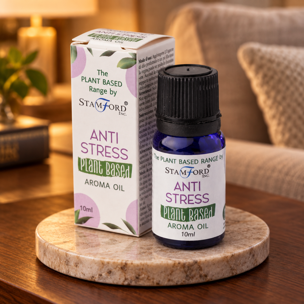 Pflanzenbasiertes Aromaöl – Anti Stress in einer warm beleuchteten Wohnszene