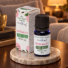 Pflanzenbasiertes Aromaöl – Sensuality in einer warm beleuchteten Wohnszene