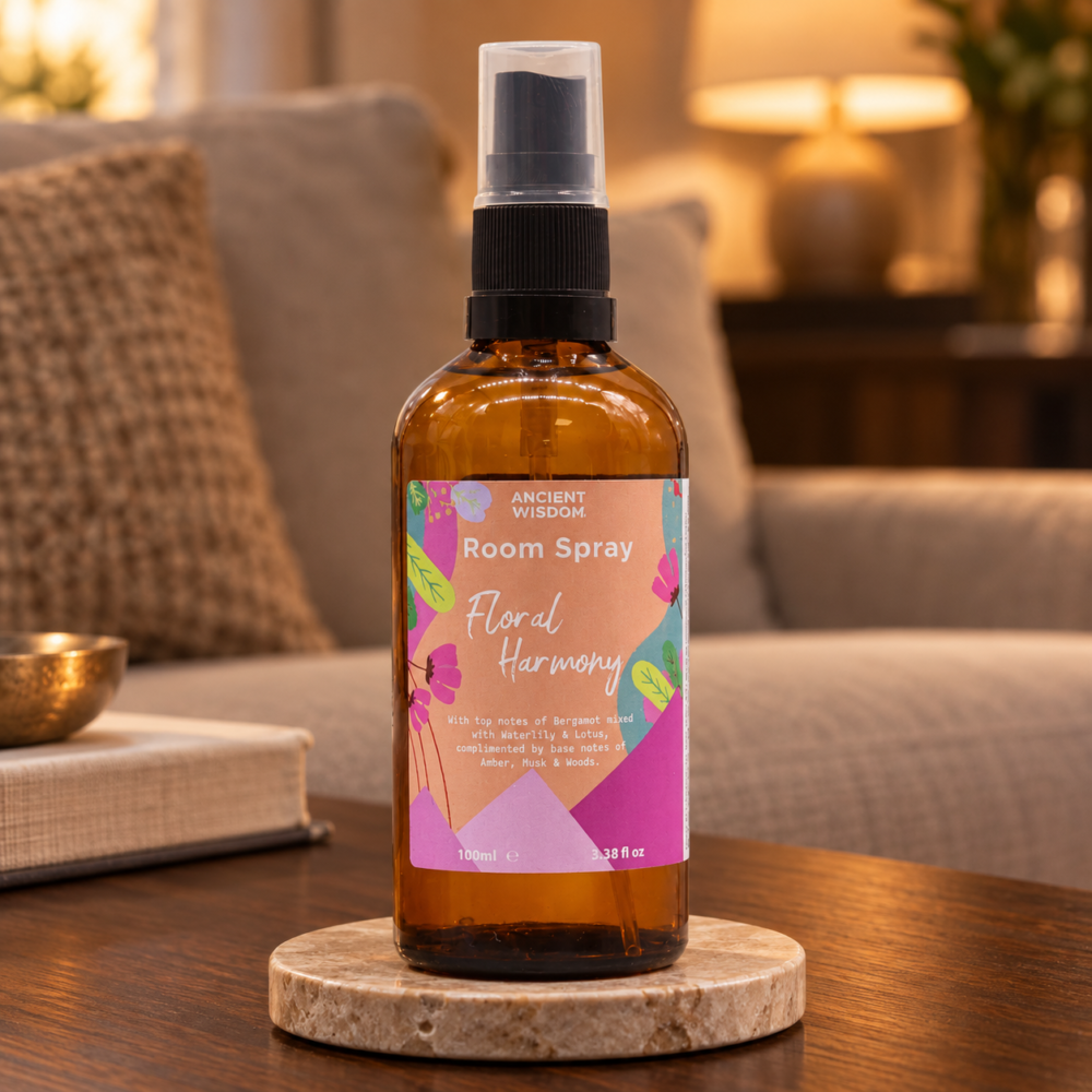 Raumspray Blütenharmonie – 100 ml in einer warm beleuchteten Wohnszene