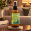 Raumspray Frischer Vetiver – 100 ml in einer warm beleuchteten Wohnszene