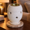 Sandstein-Duftlampe – Classic in einer warm beleuchteten Wohnszene