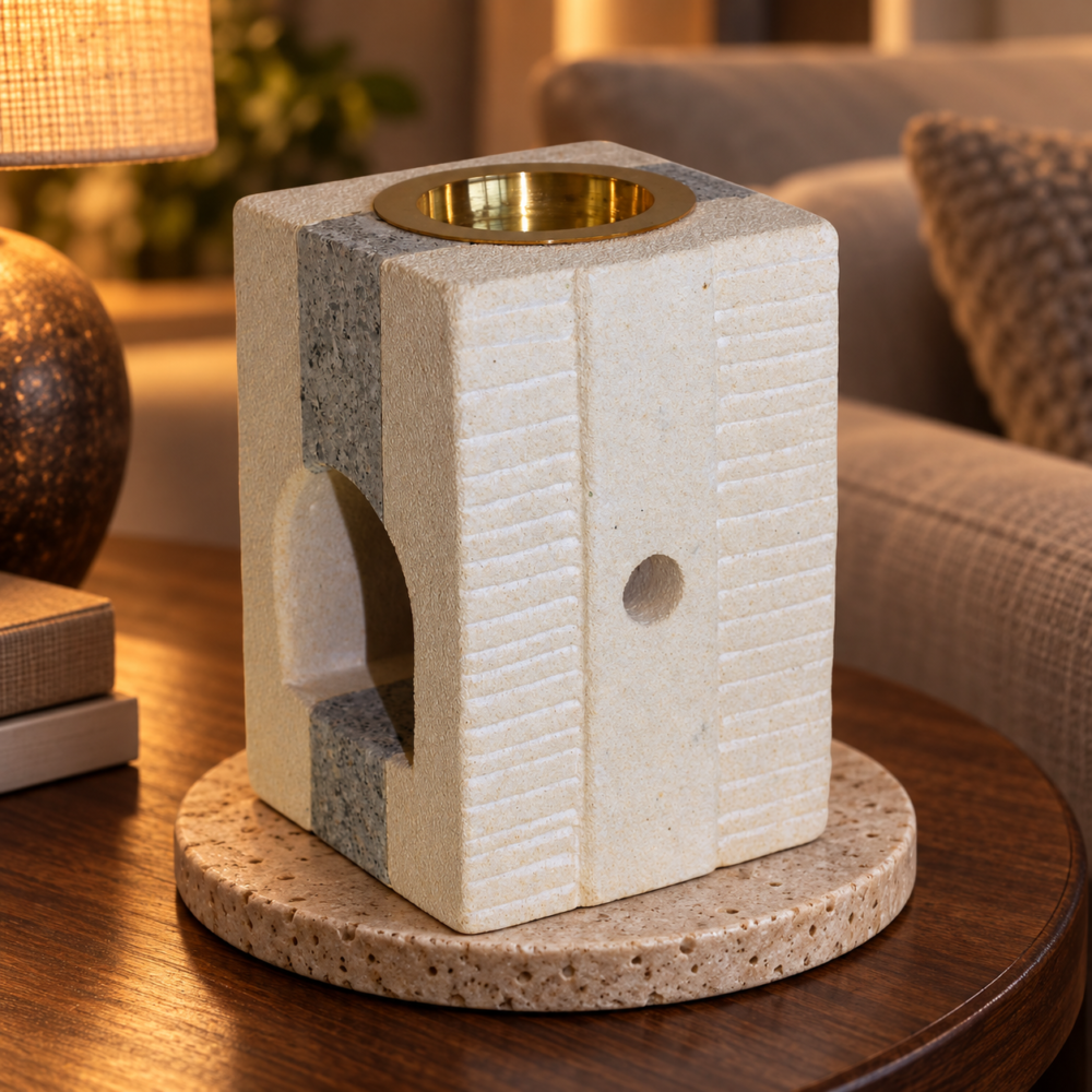 Sandstein-Duftlampe – Combo Square in einer warm beleuchteten Wohnszene