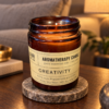 Aromakerze aus Sojawachs – Creativity – Pfefferminze & Nelke, 200 g in einer warm beleuchteten Wohnszene