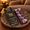 MeltEaze Wax Melts Obsidian Shield – Drachenblut, 50 g in einer warm beleuchteten Wohnszene