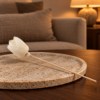 Diffuserblüten aus Sola-Holz – Tulpe am Stab, 4er-Set in einer warm beleuchteten Wohnszene