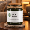 Greenman Sojawachskerze mit Holzdocht – Feige & Cassis in einer warm beleuchteten Wohnszene