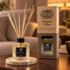 Stäbchendiffuser Zimt & Nelke – 200 ml in einer warm beleuchteten Wohnszene