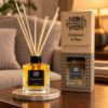 Stäbchendiffuser Geranie & Rose – 200 ml in einer warm beleuchteten Wohnszene