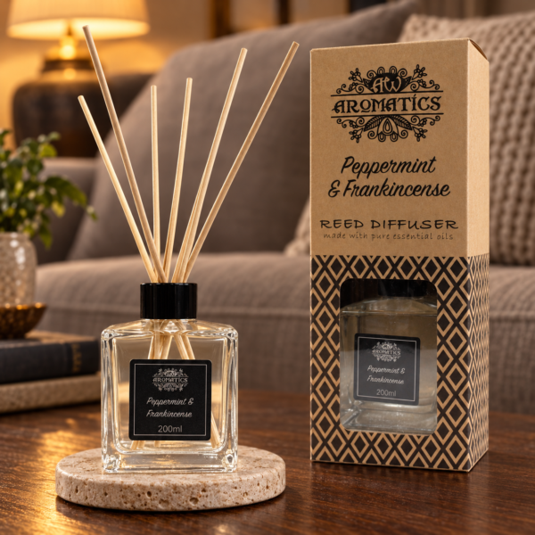 Stäbchendiffuser Pfefferminze & Weihrauch – 200 ml in einer warm beleuchteten Wohnszene
