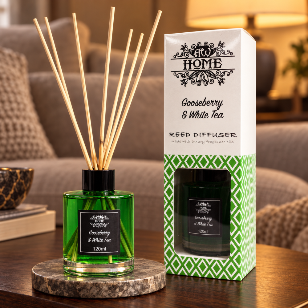 Stäbchendiffuser Stachelbeere & weißer Tee – 120 ml in einer warm beleuchteten Wohnszene