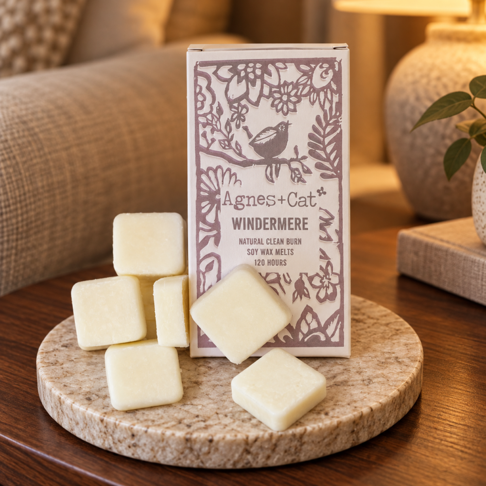 Wax Melts Windermere – 8er-Box in einer warm beleuchteten Wohnszene