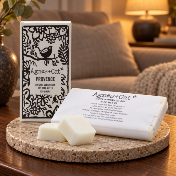 Wax Melts Provence – 8er-Box in einer warm beleuchteten Wohnszene
