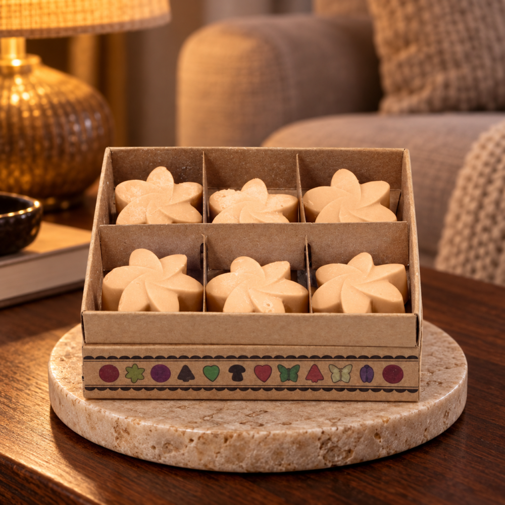 Wax Melts Mitternachtsjasmin – 6er-Geschenkset in einer warm beleuchteten Wohnszene