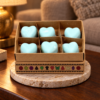 Wax Melts Nag Champa – 6er-Geschenkset in einer warm beleuchteten Wohnszene