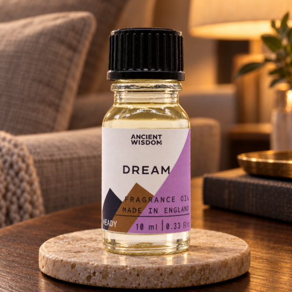 Duftöl Dream – 10 ml in einer warm beleuchteten Wohnszene
