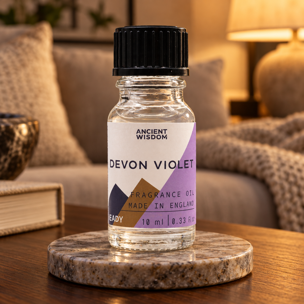 Duftöl Devon-Veilchen – 10 ml in einer warm beleuchteten Wohnszene