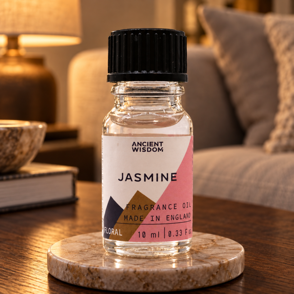 Duftöl Jasmin – 10 ml in einer warm beleuchteten Wohnszene