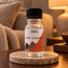 Duftöl Nag Champa – 10 ml in einer warm beleuchteten Wohnszene