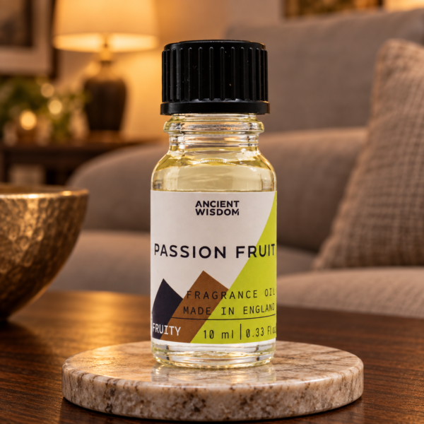 Duftöl Passionsfrucht – 10 ml in einer warm beleuchteten Wohnszene