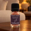 Himalaya-Aromasalz Skull Blast in einer warm beleuchteten Wohnszene auf dunklem Holz.