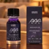 Sternzeichen-Duftöl Wassermann · 10 ml in einer warm beleuchteten Wohnszene auf dunklem Holz.